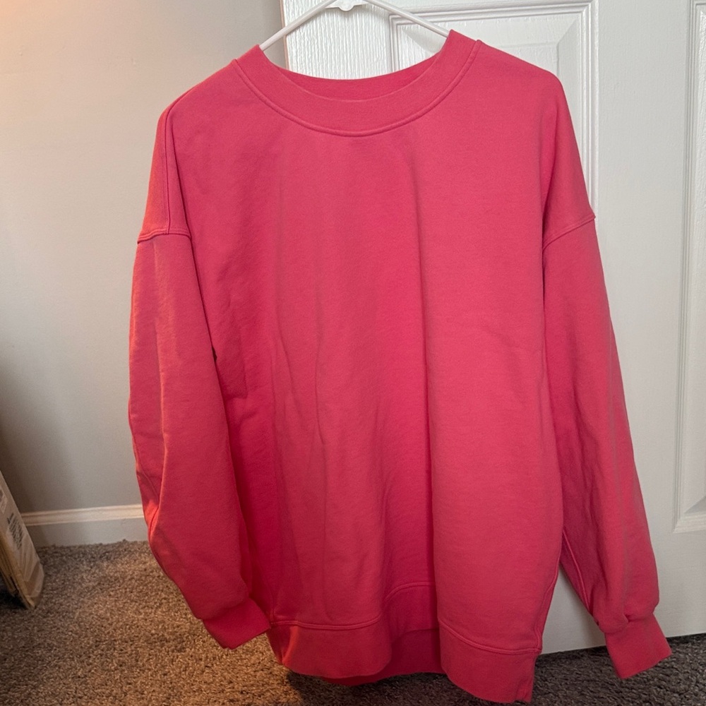 Lululemon pink crew neck
Like new
Oversized and super cute/comfy